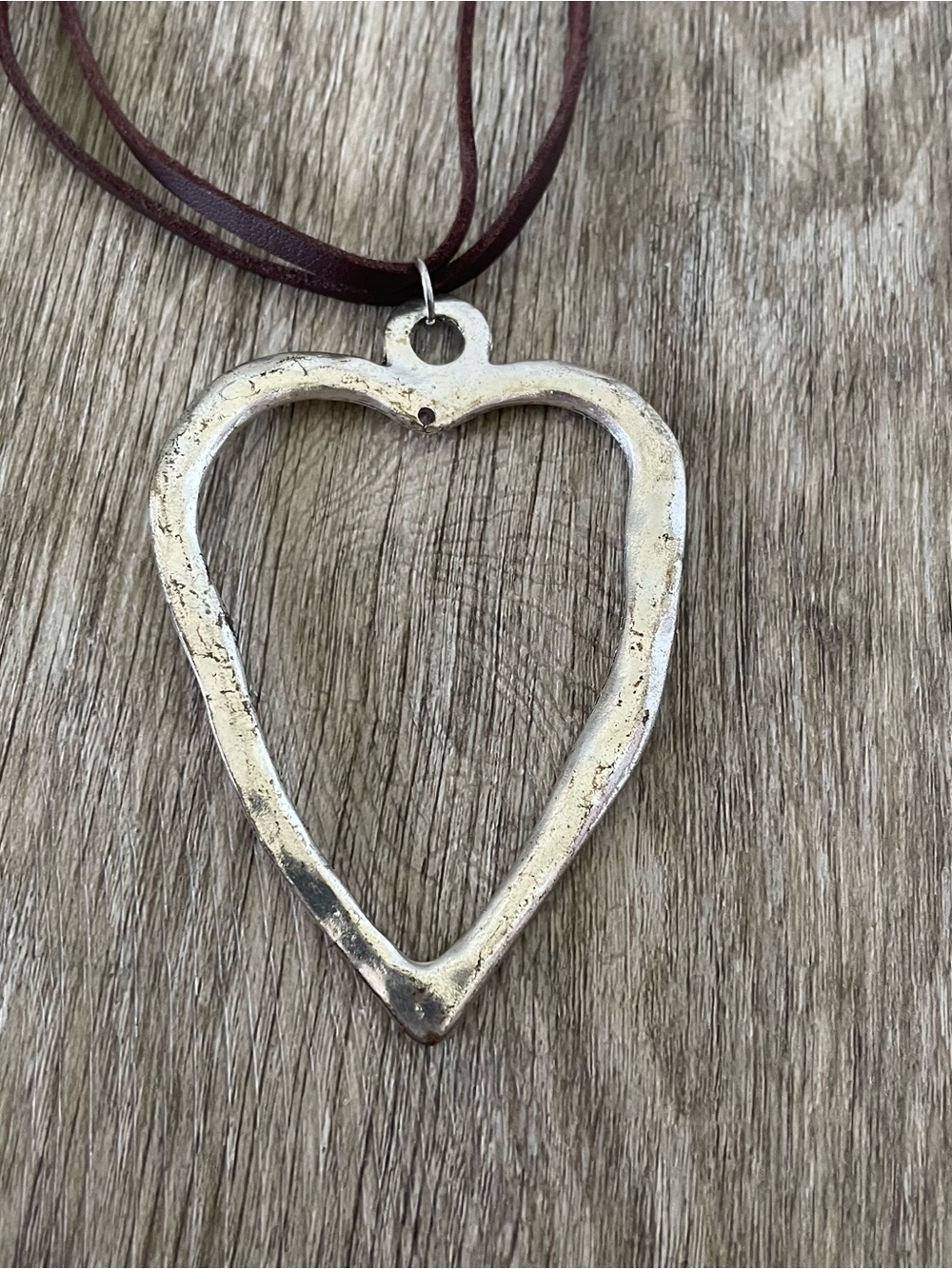 Women’s Burgundy Faux Leather Cord Necklace Large Silver Tone Open Heart - Picture 2 of 4